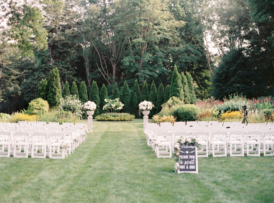 Gorgeous blush and white outdoor ceremony