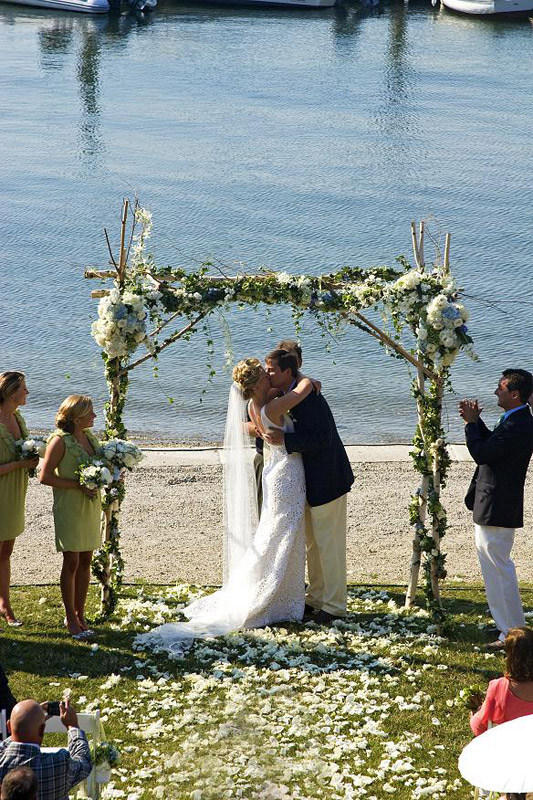 White and blue arbor